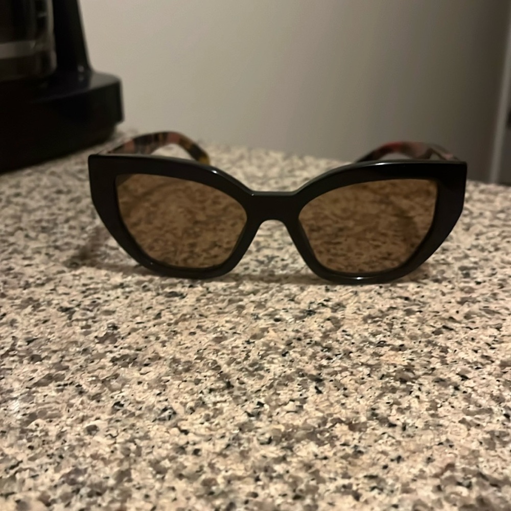 Prada women’s sunglasses never worn new in season